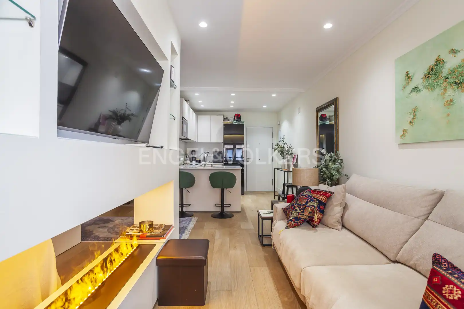 Living room of Flat for rent in Madrid  with Air Conditioner, Heating and Furnished