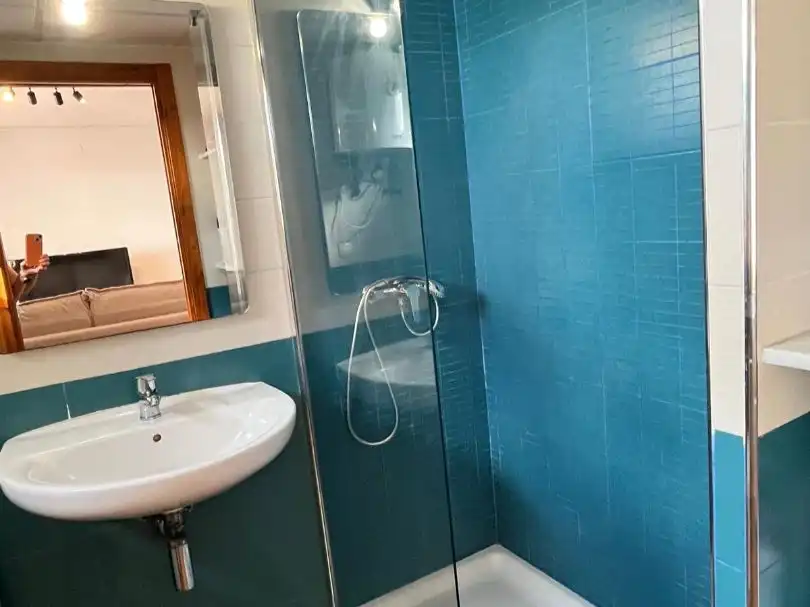Bathroom of Flat for rent in Benicasim / Benicàssim  with Air Conditioner, Heating and Furnished