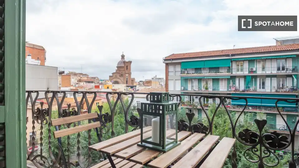 Terrassa de Pis per a compartir en Barcelona amb Aire condicionat, Calefacció i Moblat