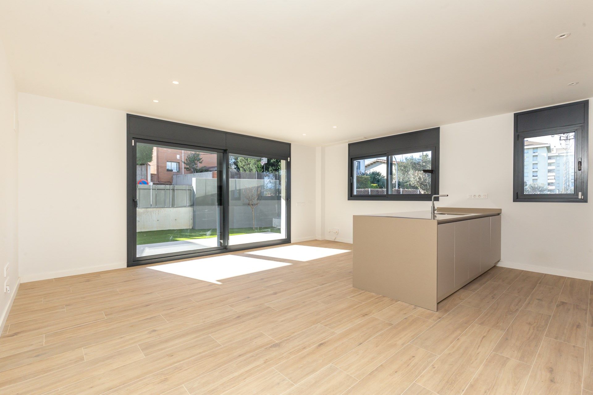 Living room of Planta baja for sale in Sant Cugat del Vallès  with Air Conditioner, Heating and Terrace