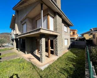 Exterior view of House or chalet for sale in Olot  with Private garden and Balcony