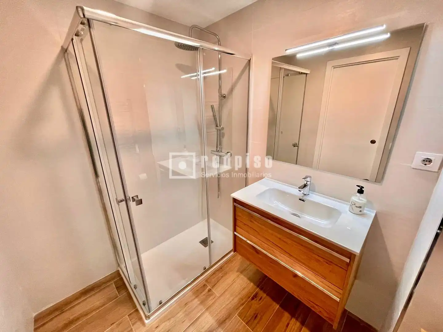Baño de Piso en venta en Madrid con Aire acondicionado, Calefacción y Terraza