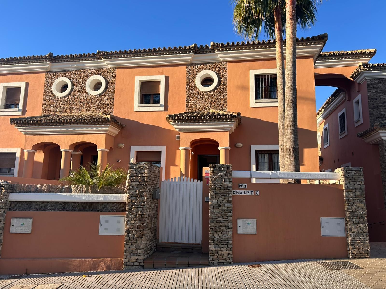 Vista exterior de Casa o xalet en venda en Chiclana de la Frontera amb Aire condicionat i Calefacció