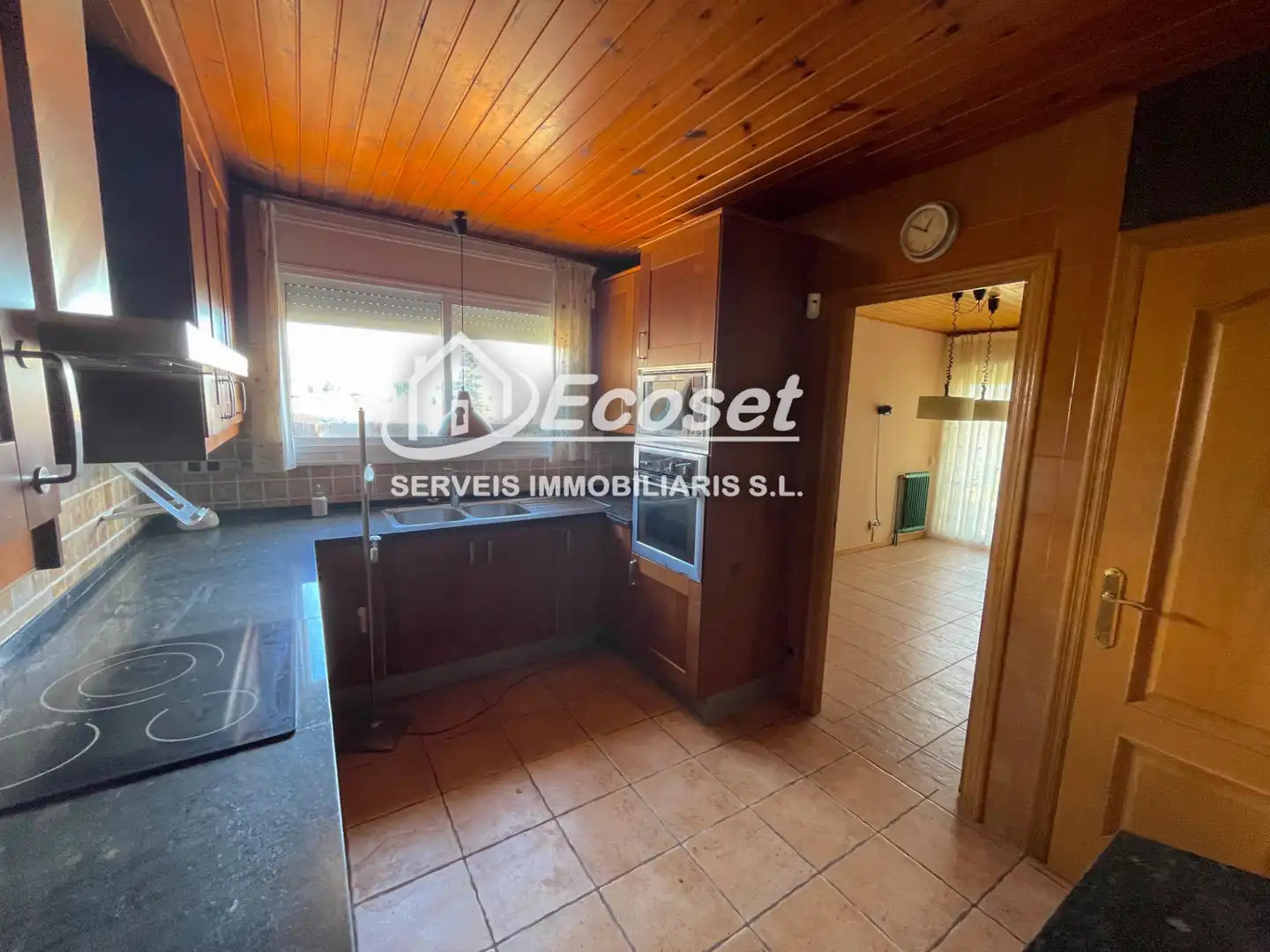 Cuina de Casa o xalet en venda en Vallirana amb Calefacció, Parquet i Traster