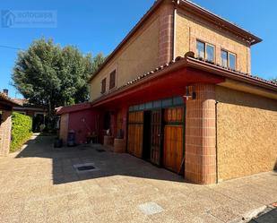 Exterior view of House or chalet for sale in Fuensaldaña