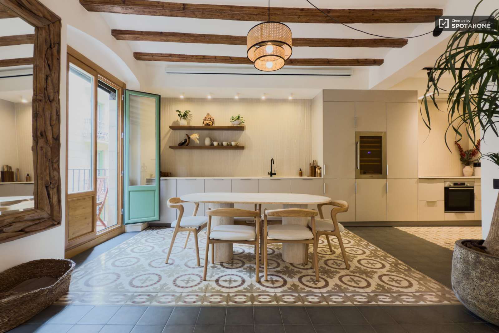 Kitchen of Apartment to share in  Barcelona Capital  with Air Conditioner and Terrace