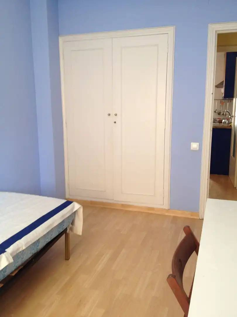 Habitación de Piso de alquiler en Sevilla con Aire acondicionado, Amueblado y Lavadora