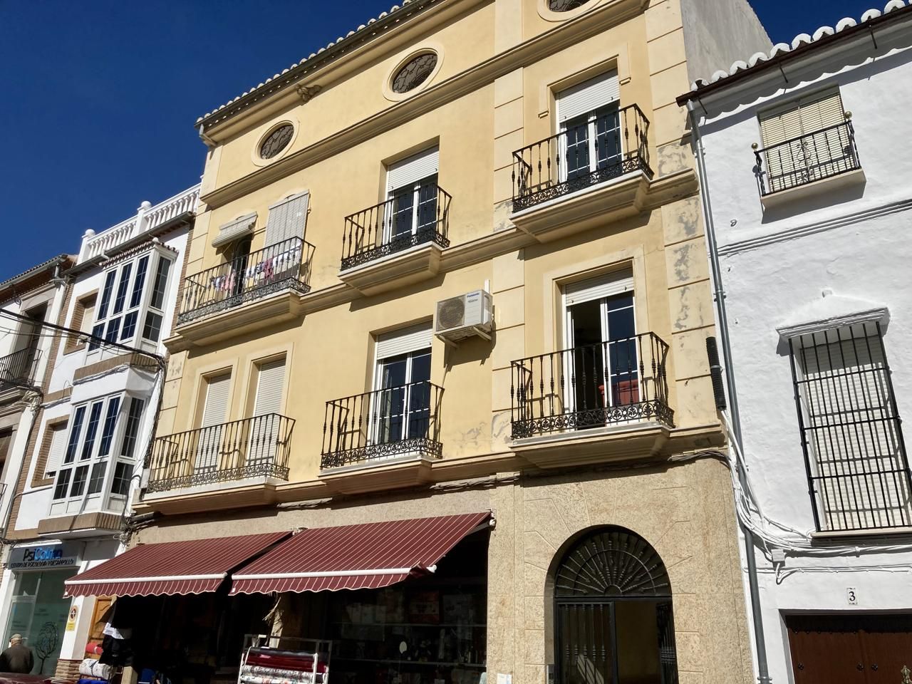 Vista exterior de Pis en venda en Alameda amb Aire condicionat, Terrassa i Balcó