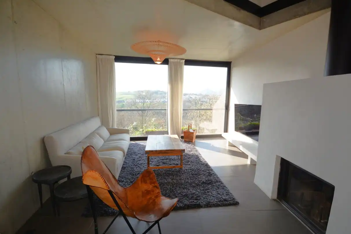 Sala d'estar de Casa o xalet en venda en Donostia - San Sebastián  amb Aire condicionat, Calefacció i Jardí privat
