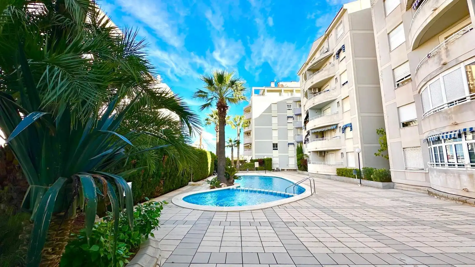 Vista exterior de Apartamento en venta en Torrevieja con Aire acondicionado, Terraza y Amueblado