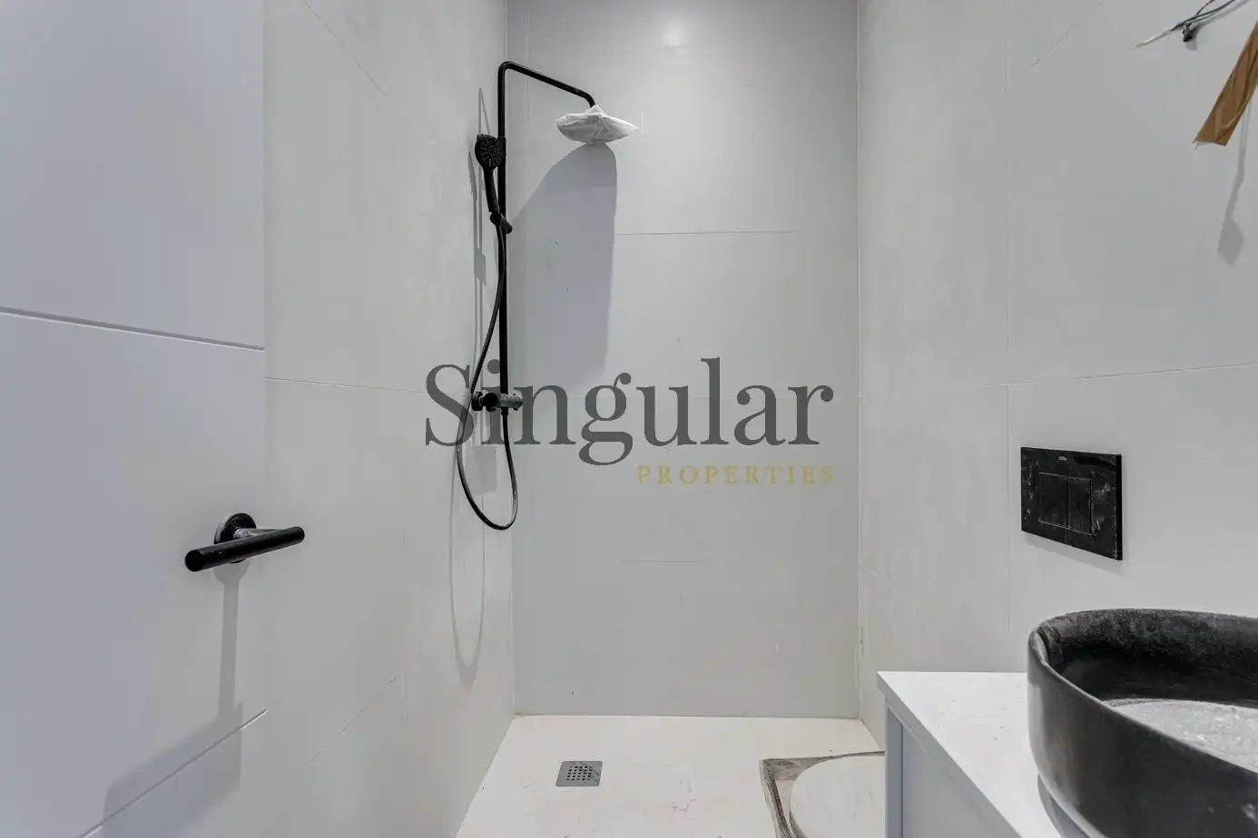 Bathroom of Duplexes for sale in Barcelona  with Air Conditioner, Heating and Private garden
