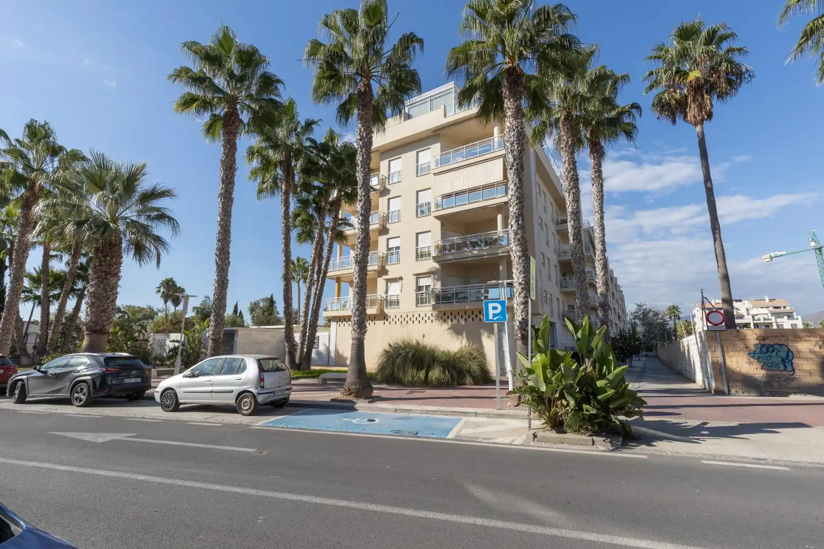 Vista exterior de Pis en venda en Motril amb Terrassa, Moblat i Balcó