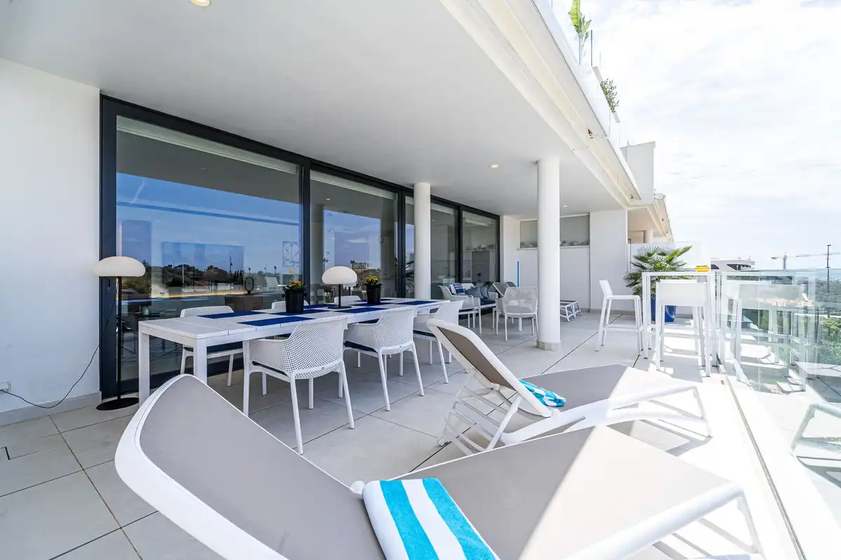 Terraza de Apartamento en venta en Fuengirola con Aire acondicionado, Trastero y Piscina comunitaria