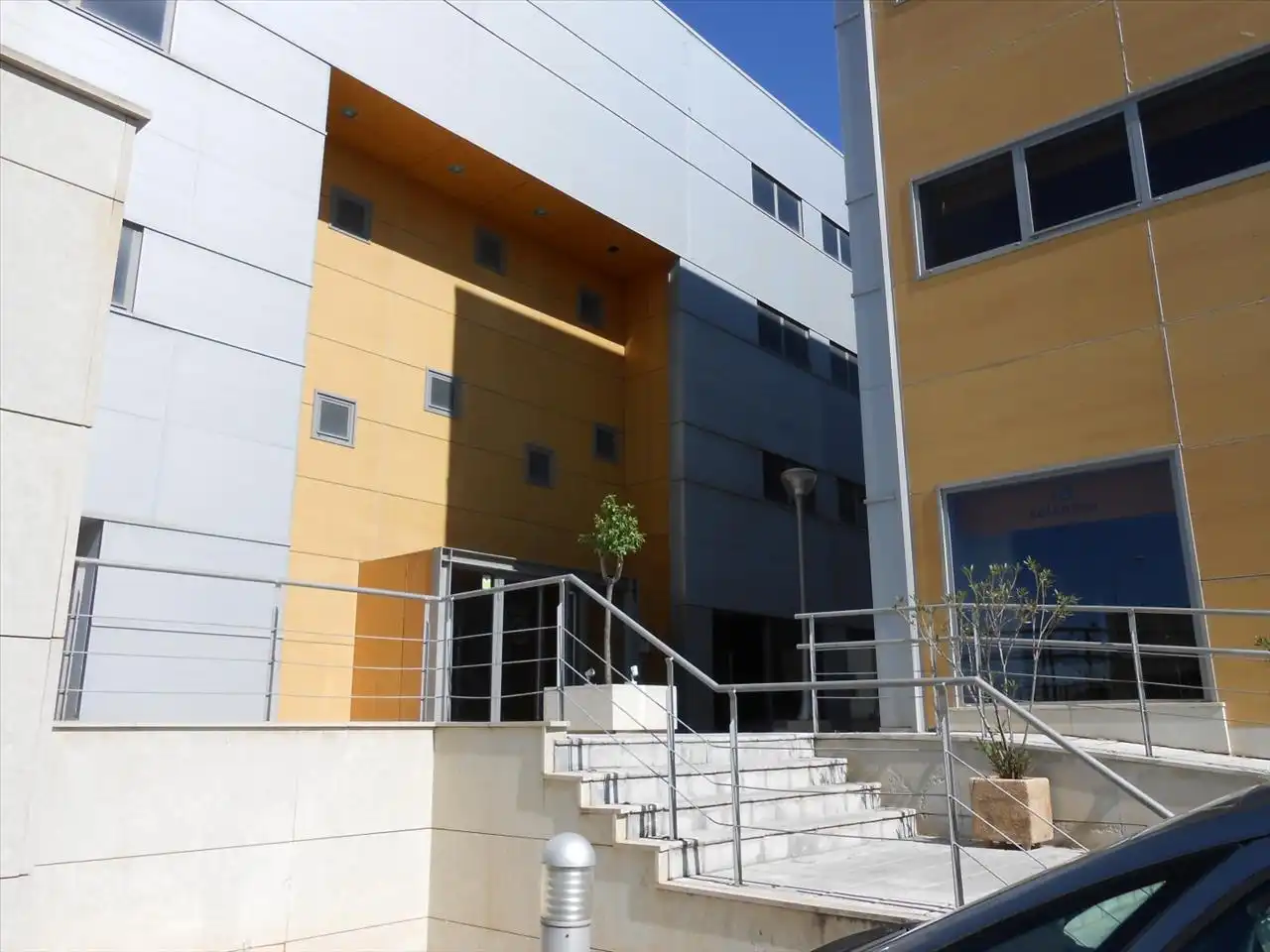 Vista exterior de Garaje de alquiler en Guadalajara con Alarma