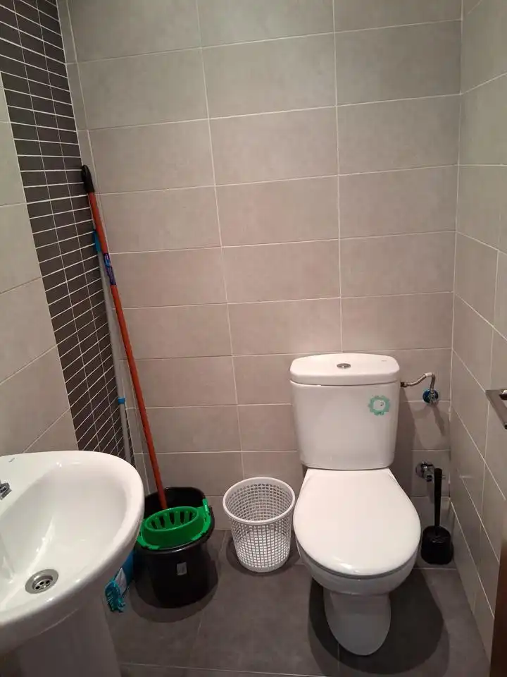 Baño de Local de alquiler en Bilbao  con Aire acondicionado