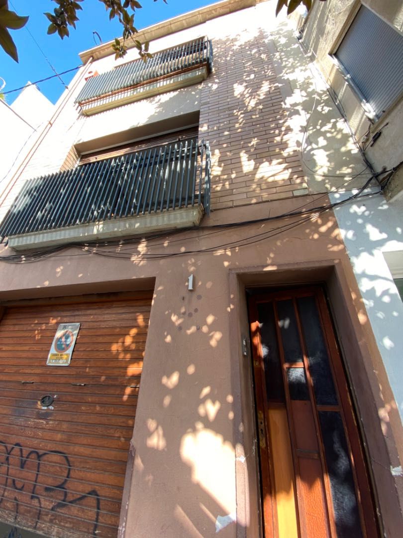 Vista exterior de Casa adosada en venda en Terrassa