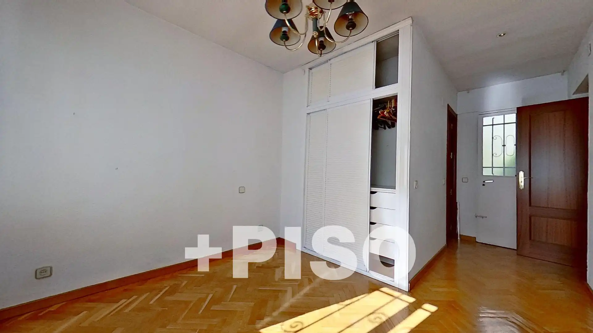 Dormitori de Casa o xalet en venda en Madrid amb Calefacció, Jardí privat i Terrassa