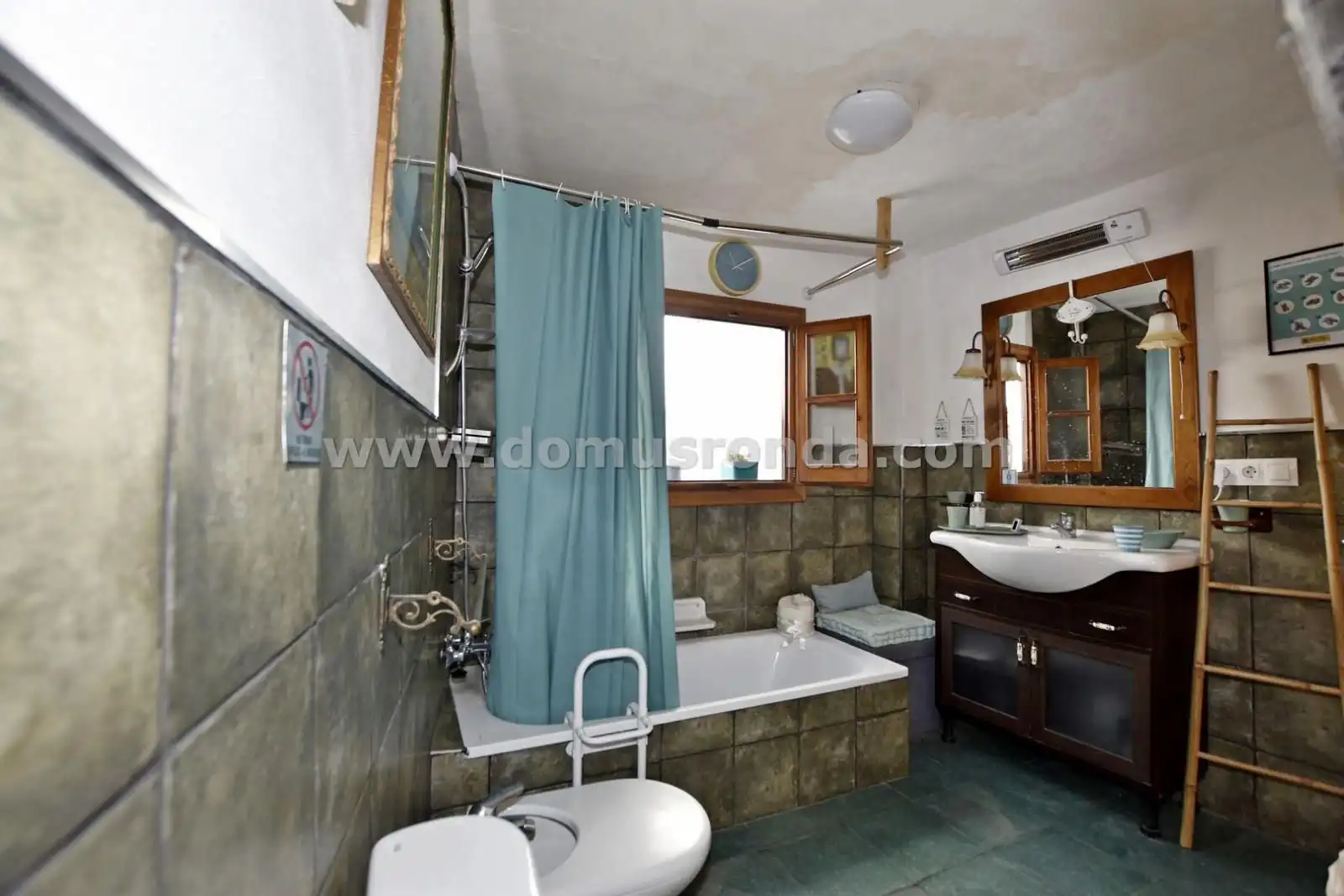 Baño de Casa o chalet en venta en Montejaque con Calefacción, Terraza y Balcón
