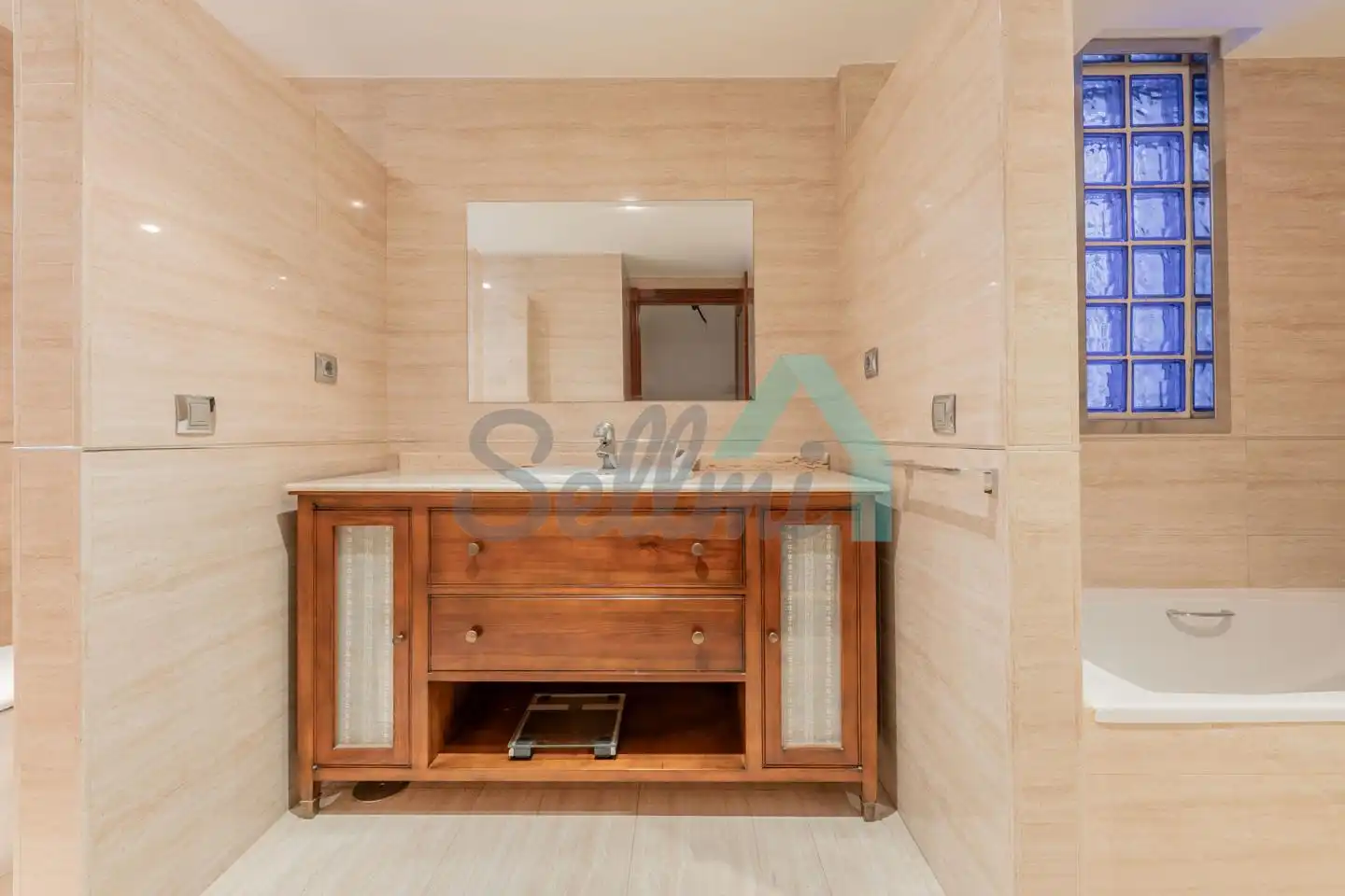 Badezimmer von Wohnung zur untervermieten in Oviedo  mit Heizung, Parkett und Möbliert