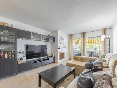 Sala d'estar de Apartament en venda en Marbella amb Aire condicionat, Terrassa i Piscina