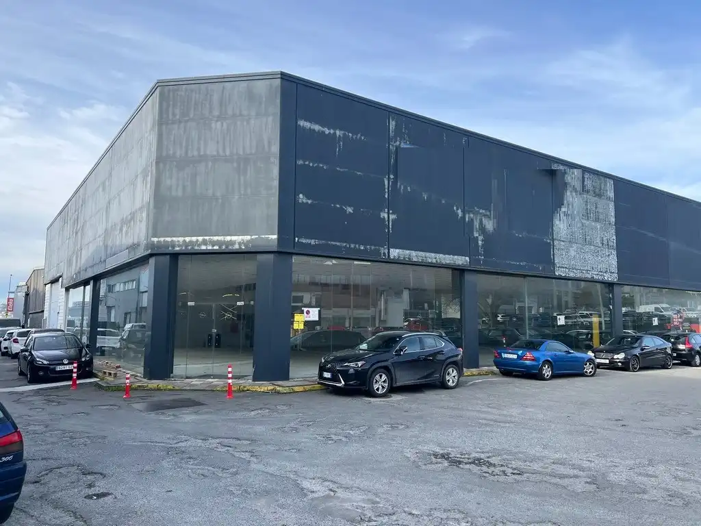 Außenansicht von Fabrikhallen zur Miete in A Coruña Capital 