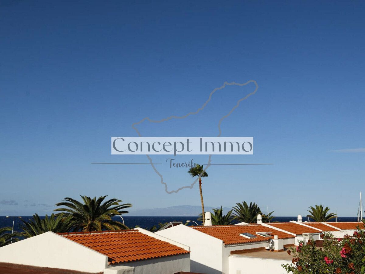 Vista exterior de Planta baja en venta en Adeje con Jardín privado, Terraza y Piscina comunitaria