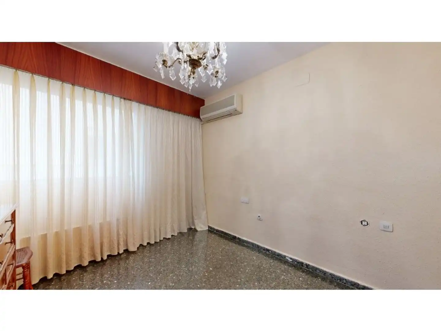 Schlafzimmer von Wohnung zum Verkauf in Valencia mit Klimaanlage und Privatgarten