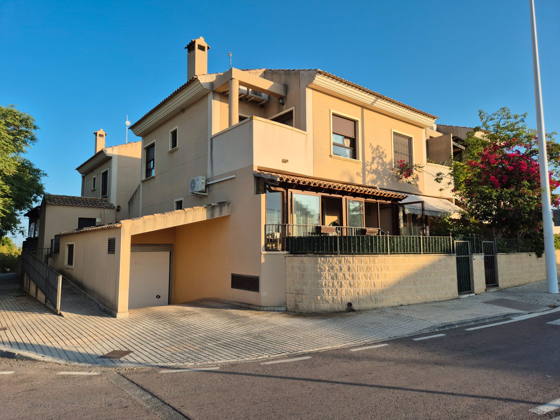Exterior view of Single-family semi-detached to rent in Elche / Elx  with Air Conditioner, Heating and Terrace