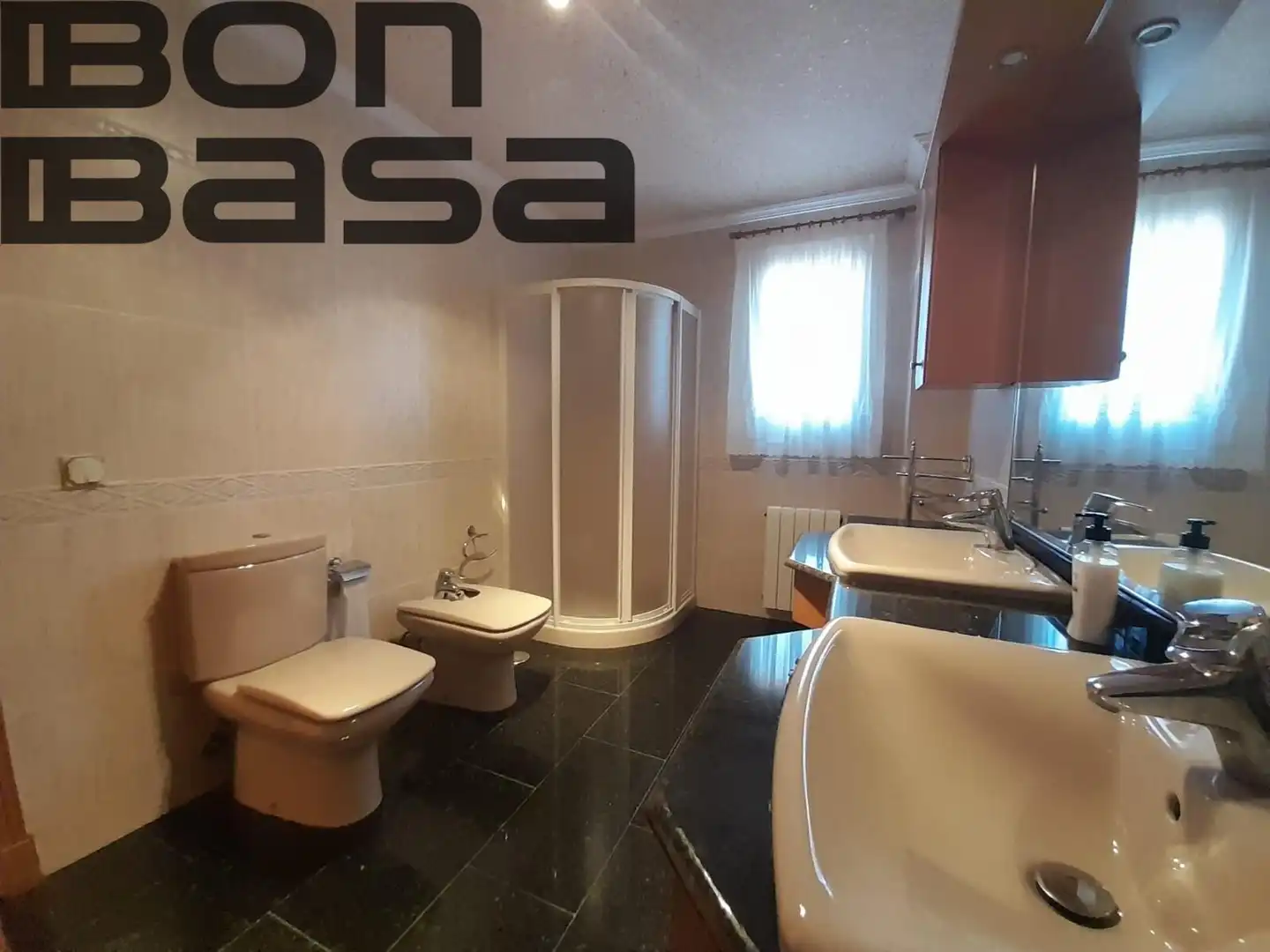 Bany de Casa o xalet en venda en Alicante / Alacant amb Aire condicionat, Jardí privat i Piscina