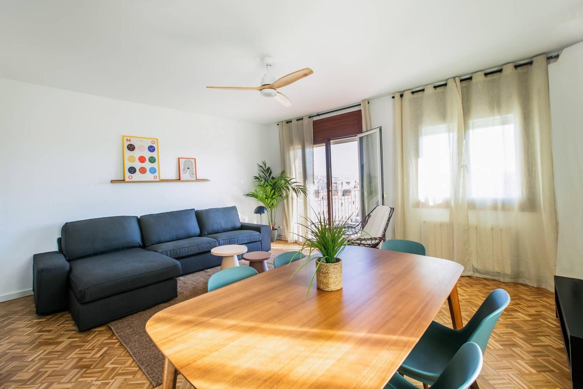 Living room of Flat for sale in  Barcelona Capital  with Heating and Balcony