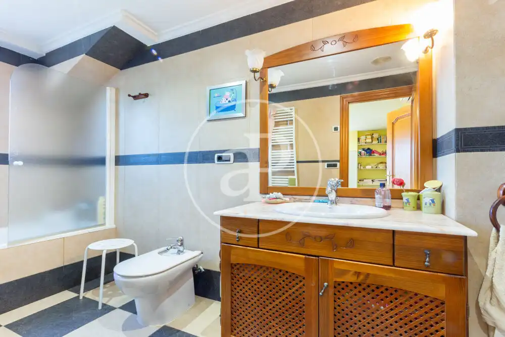 Baño de Casa o chalet en venta en Sagunto / Sagunt con Aire acondicionado, Calefacción y Jardín privado