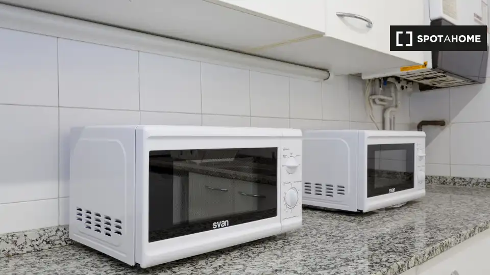 Cuina de Pis de lloguer en Barcelona amb Aire condicionat, Calefacció i Moblat