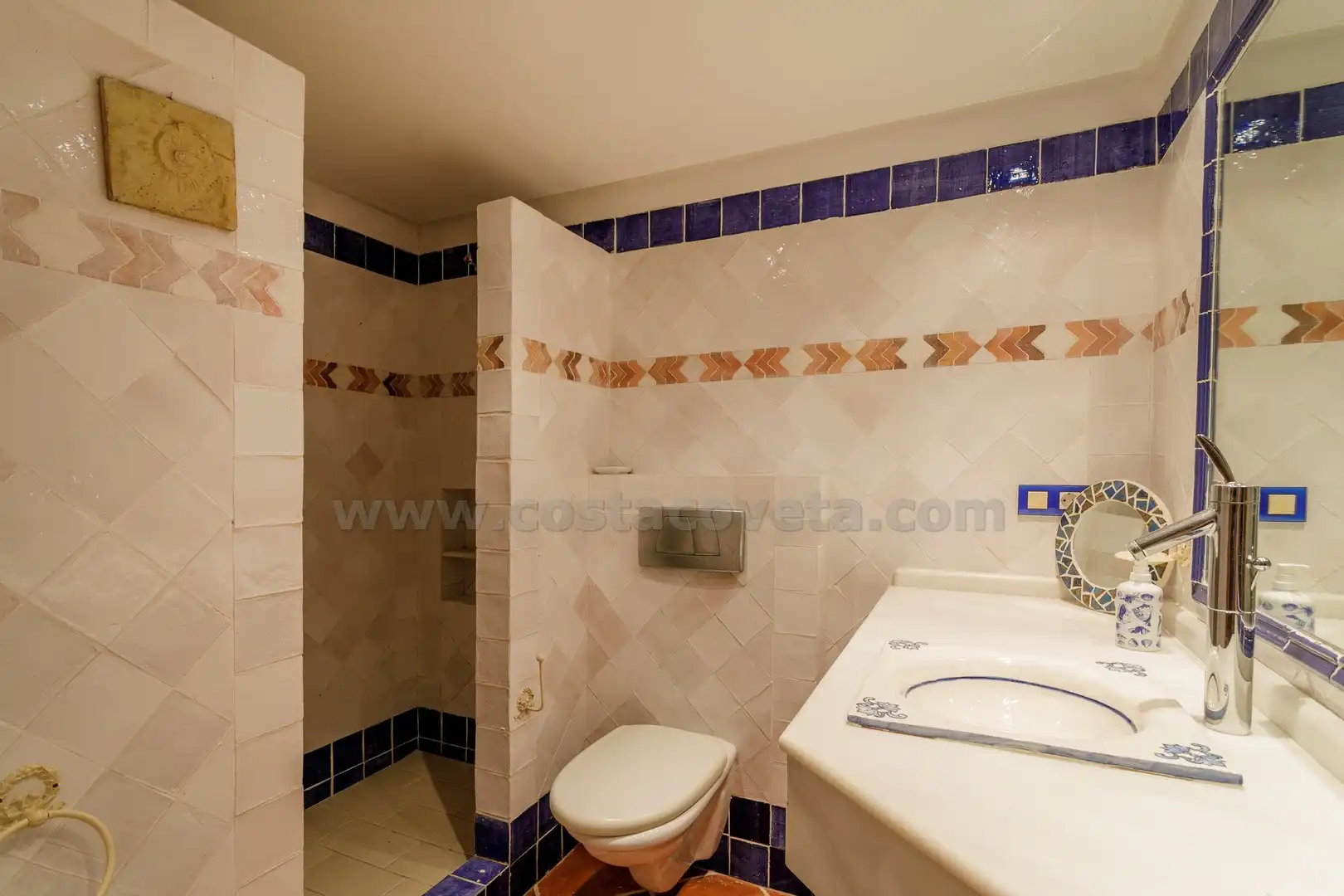 Bany de Casa o xalet en venda en El Campello amb Aire condicionat, Jardí privat i Terrassa