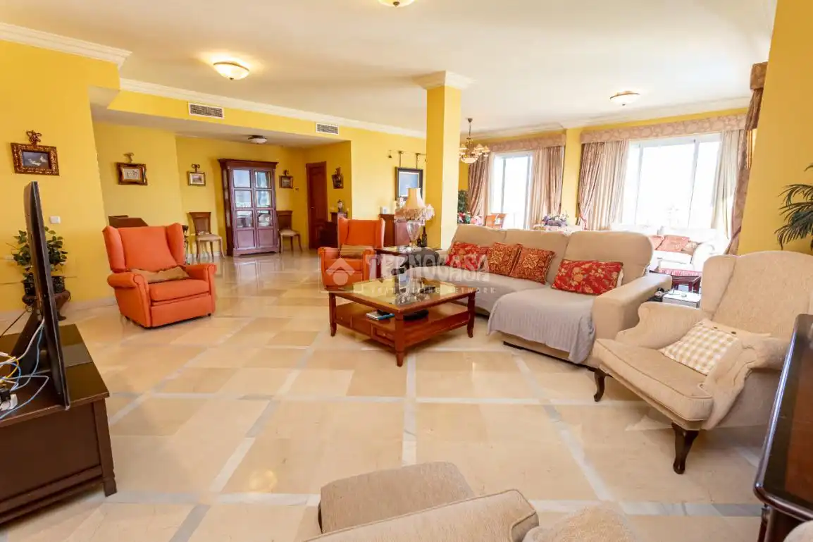 Living room of Houses for sale in Algeciras  with Air Conditioner and Swimming Pool