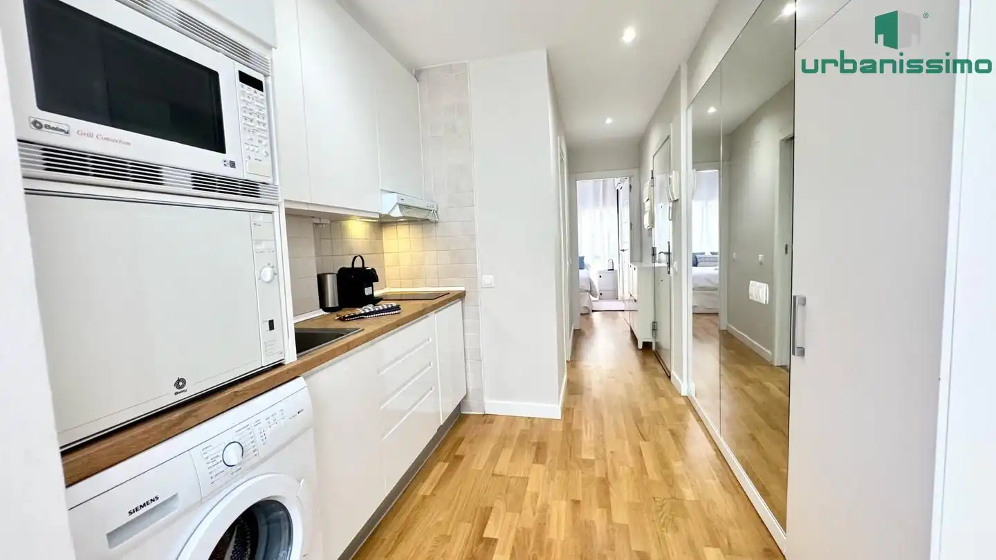 Cuina de Apartament de lloguer en Madrid amb Aire condicionat, Traster i Moblat
