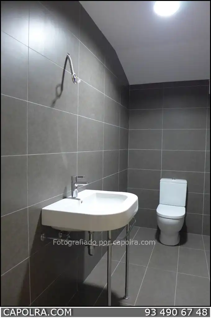 Badezimmer von Gebäude zur Miete in Barcelona