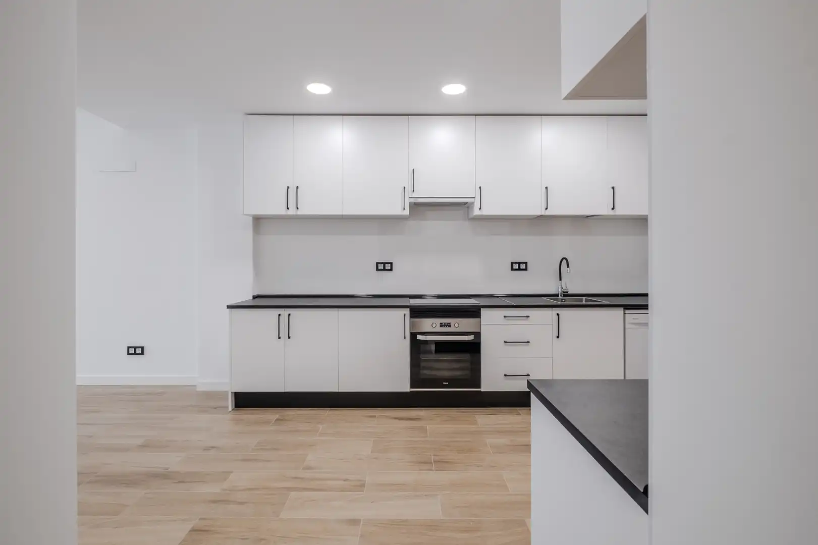 Küche von Wohnung zur Miete in Madrid mit Heizung, Ofen und Waschmaschine