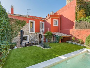 Xalet amb piscina en venda a Begur pueblo