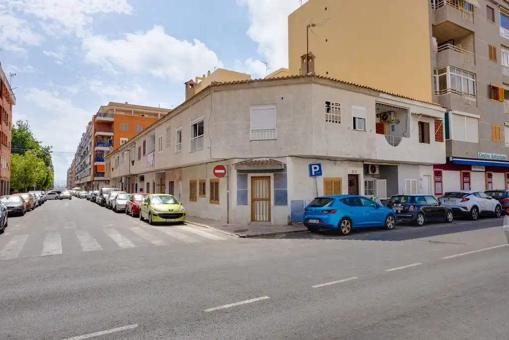 Bungalow amb terrassa en venda a Calle Urbano Arregui 27