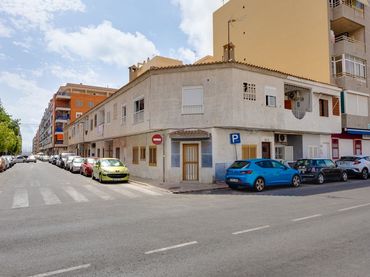Bungalow with balcony for sale in Calle Urbano Arregui 27
