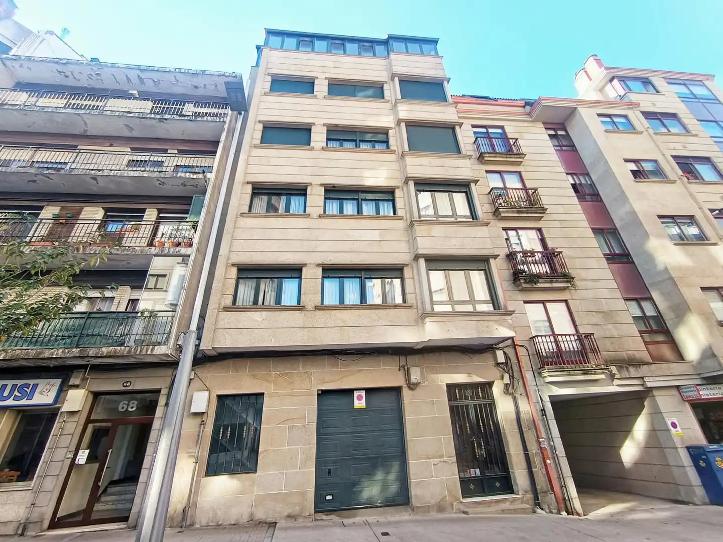 Vista exterior de Dúplex en venta en Pontevedra Capital  con Calefacción y Amueblado