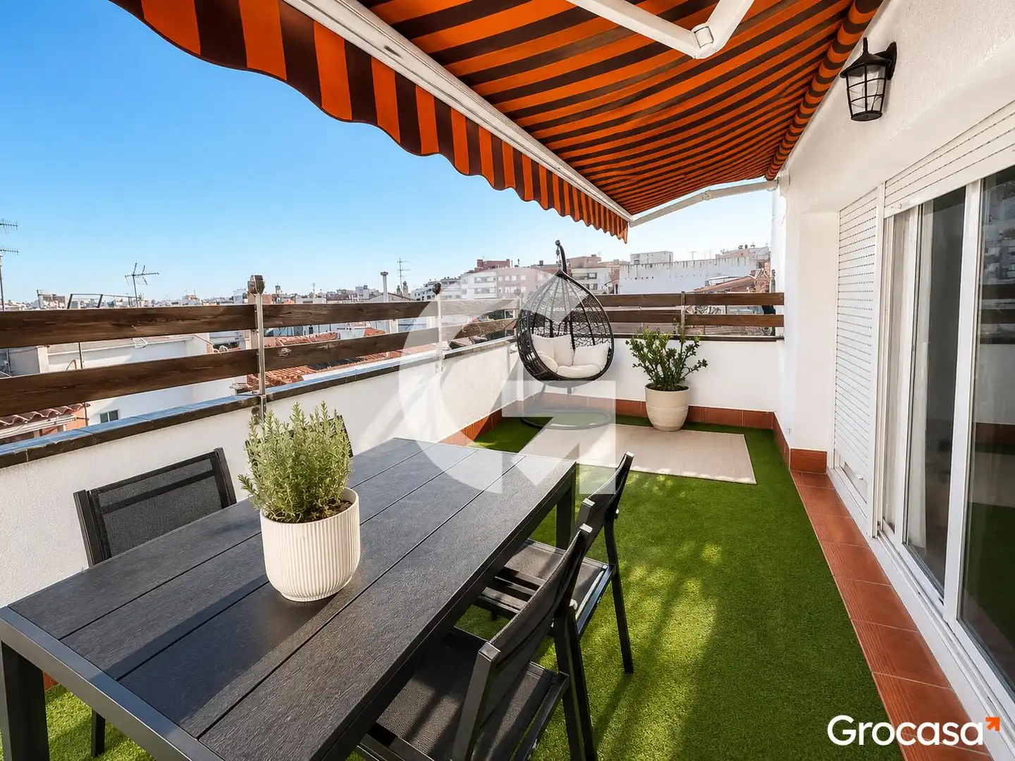 Terrasse von Dachboden zum Verkauf in Vilanova i la Geltrú mit Klimaanlage, Heizung und Terrasse