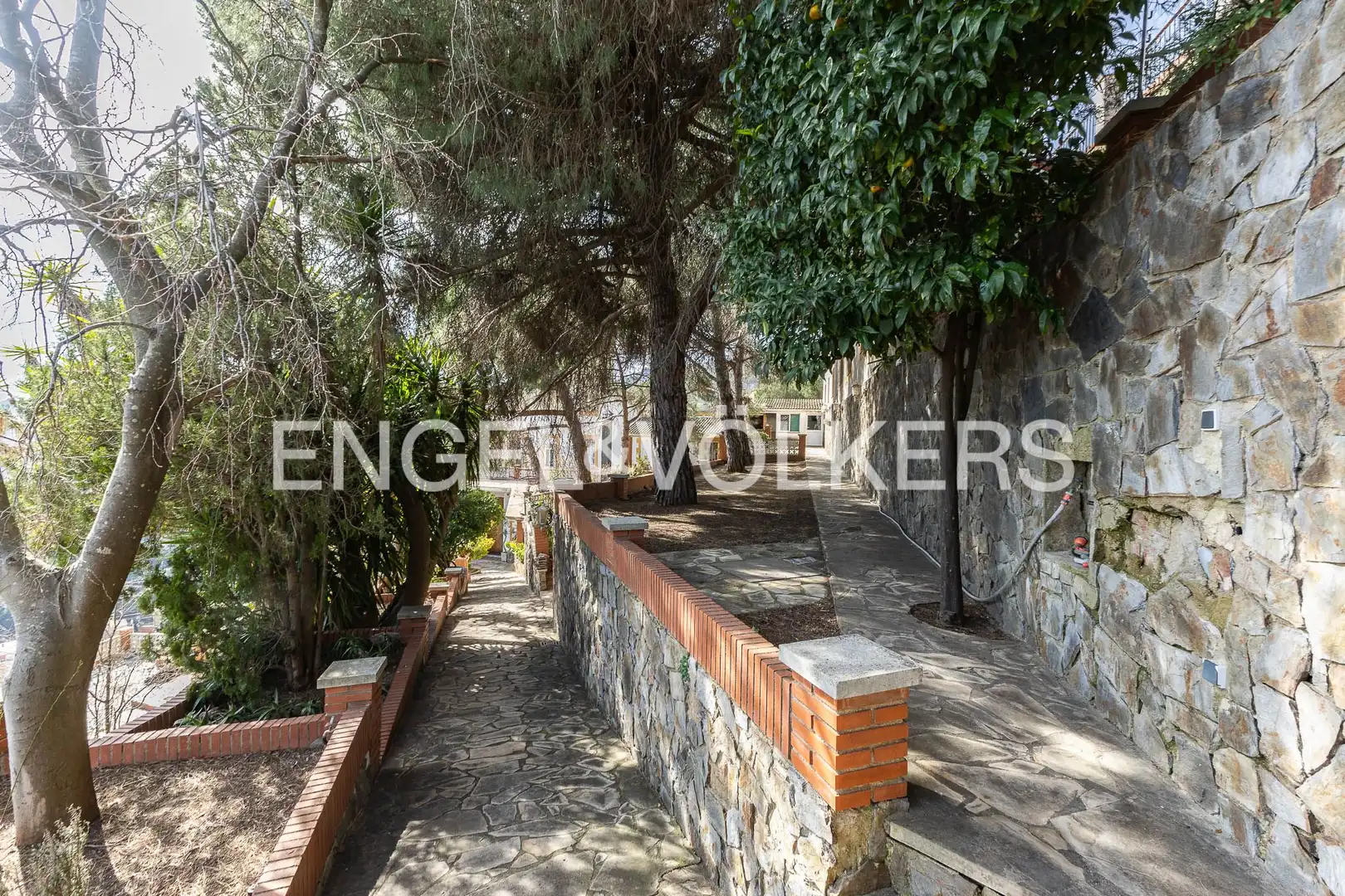 Außenansicht von Country house zum Verkauf in Barcelona mit Heizung, Parkett und Terrasse