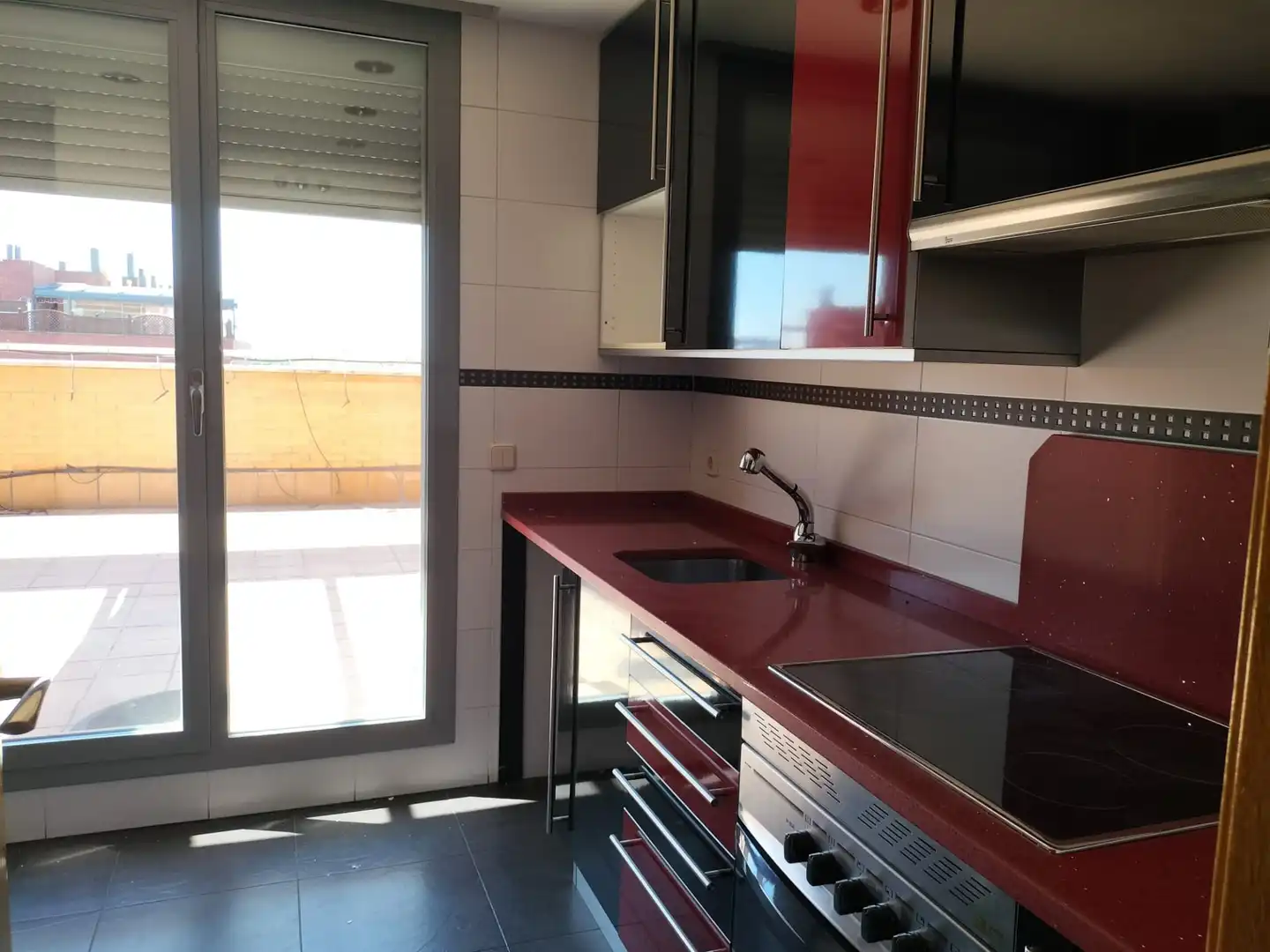 Cuina de Àtic en venda en Madrid amb Jardí privat, Terrassa i Traster