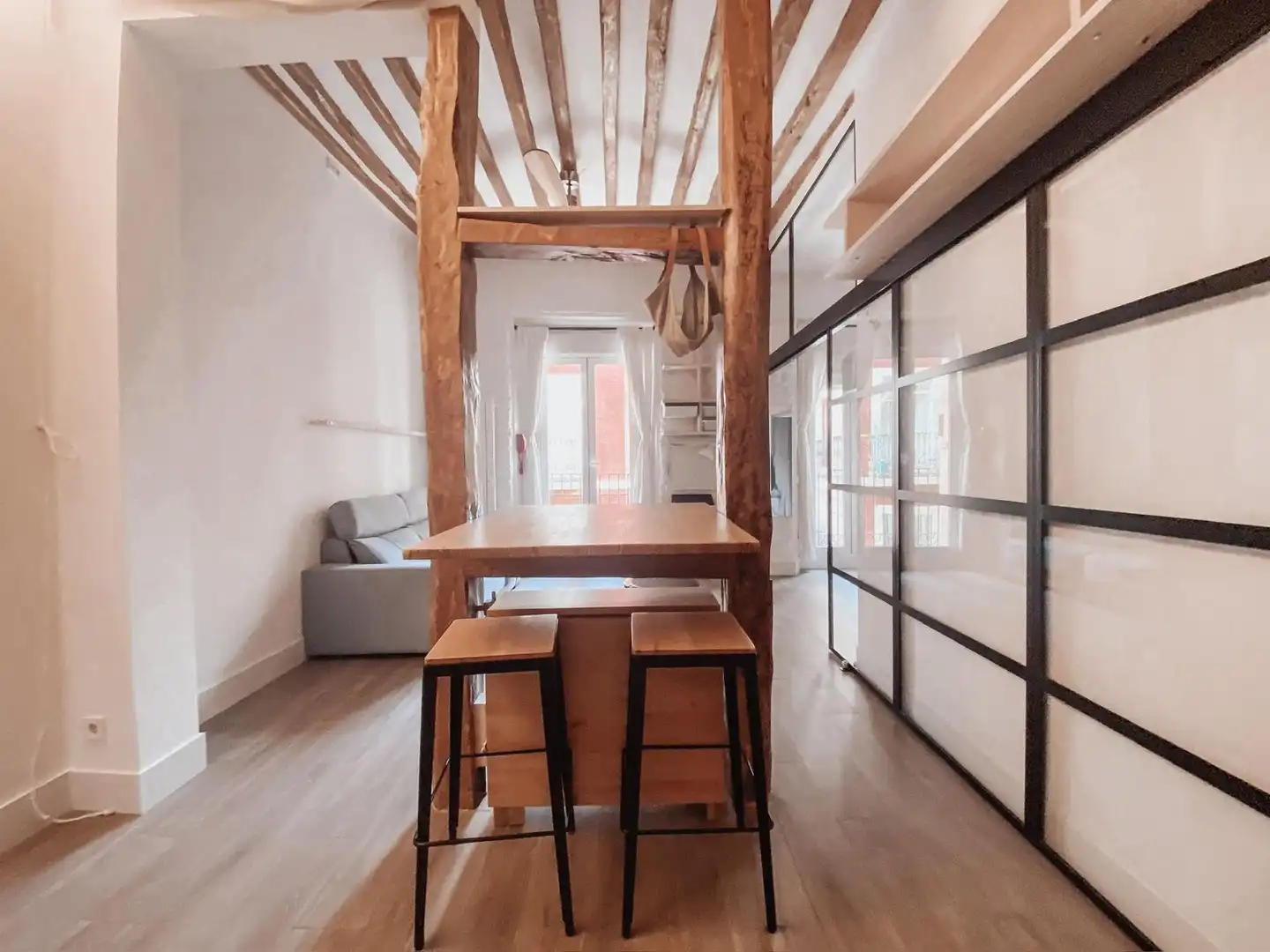 Menjador de Apartament de lloguer en Madrid amb Aire condicionat, Calefacció i Forn