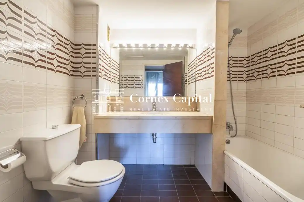Baño de Piso en venta en Barcelona con Calefacción y Terraza