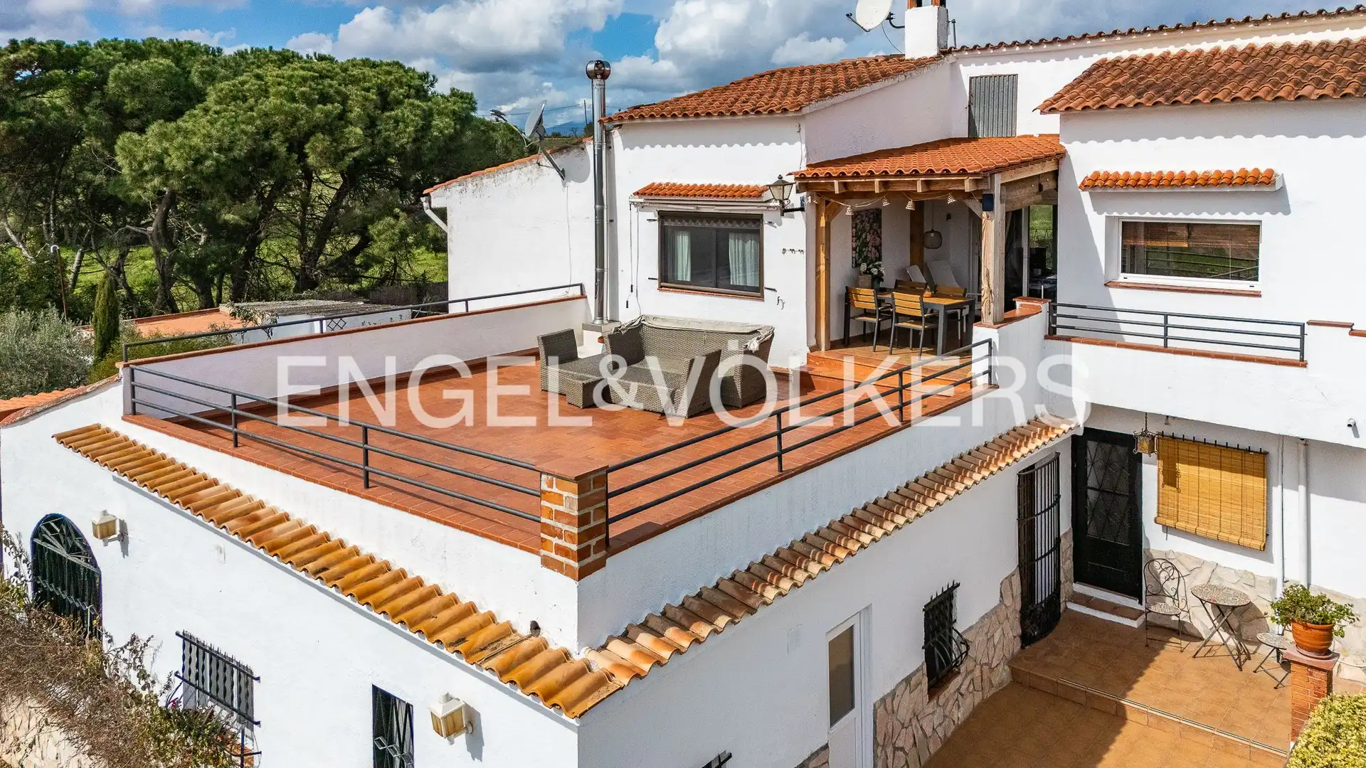 Vista exterior de Casa o xalet en venda en Tordera amb Aire condicionat, Calefacció i Jardí privat