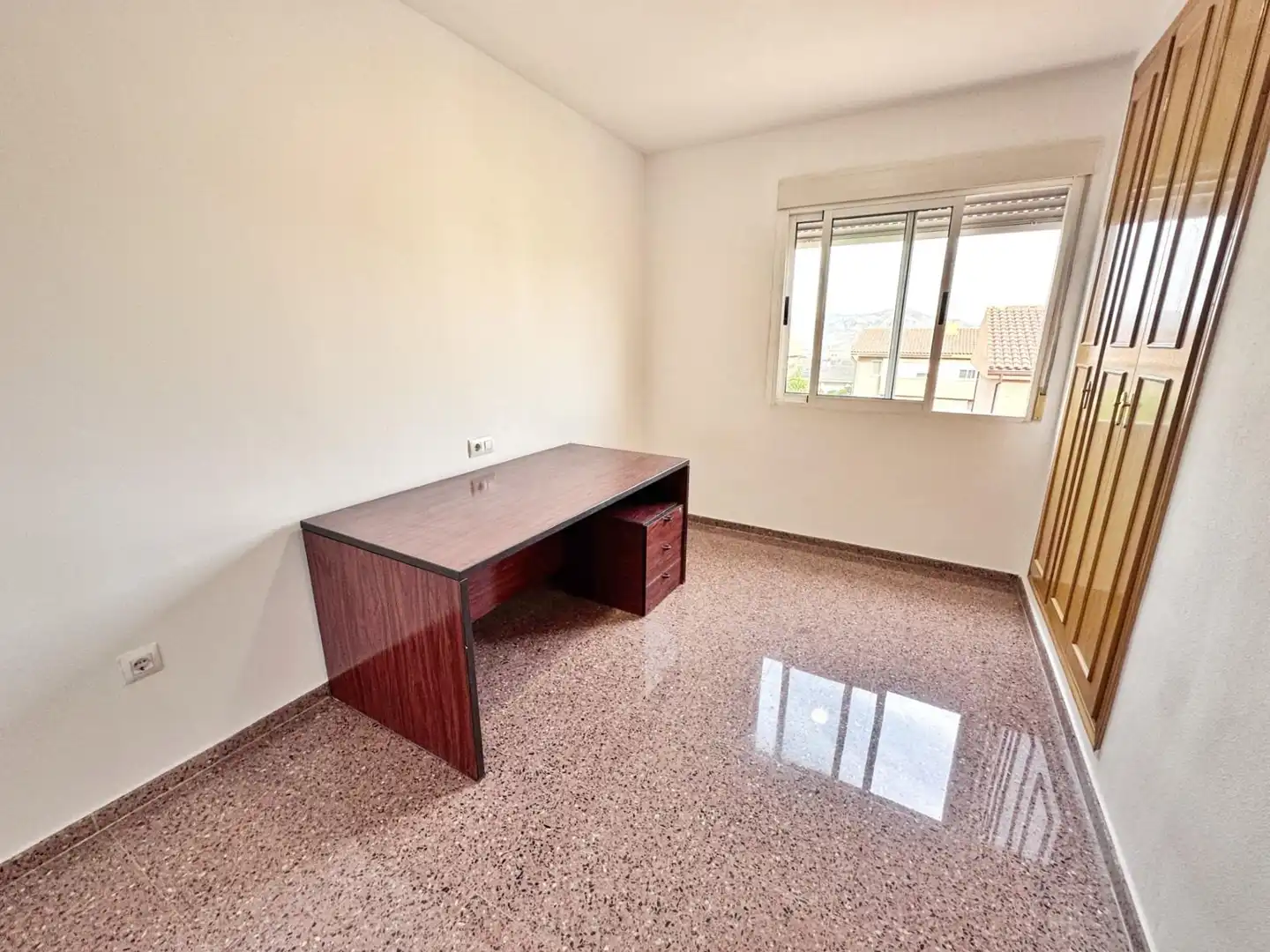 Casa adosada en venta en Petrer con Jardín privado, Balcón y Piscina comunitaria