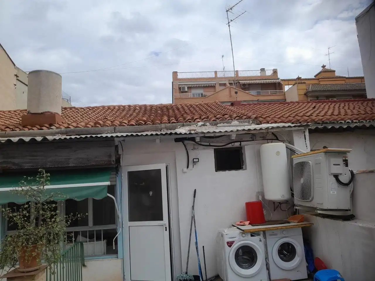 Vista exterior de Piso en venta en Burjassot con Aire acondicionado, Calefacción y Jardín privado