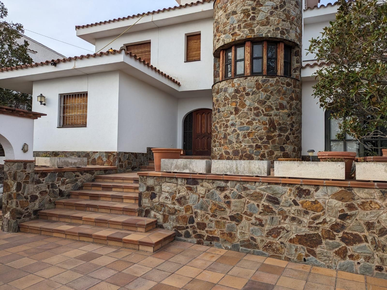 Exterior view of House or chalet for sale in Castellar del Vallès  with Heating, Storage room and Balcony